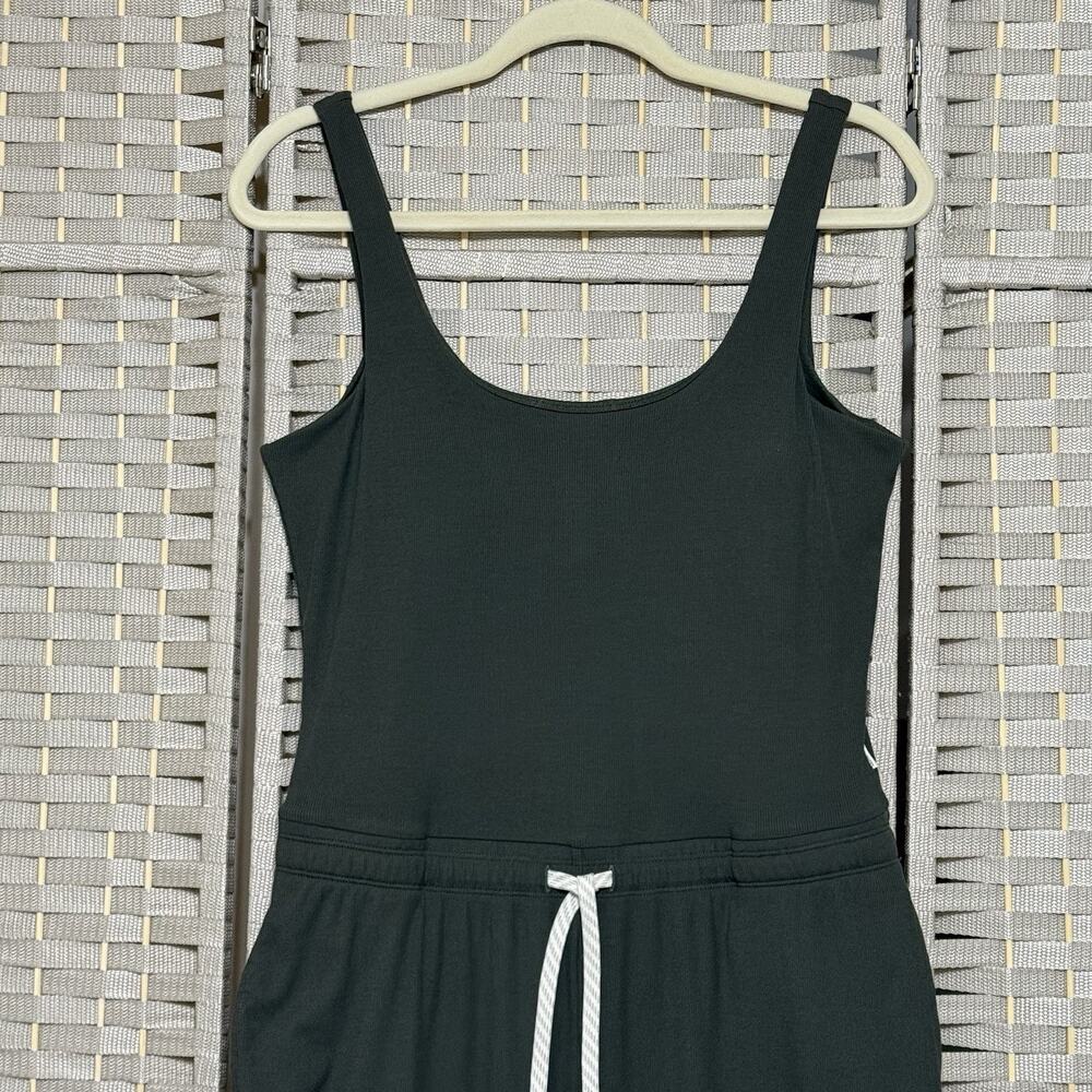 Vuori POSE SCOOP JUMPSUIT Size L KALE Green Soft Ribbed Knit Sleeveless EUC - Picture 4 of 12